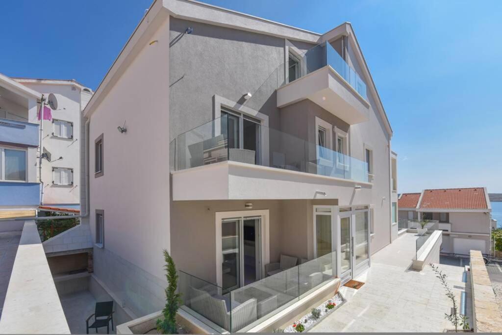 Bluebay Apartment *