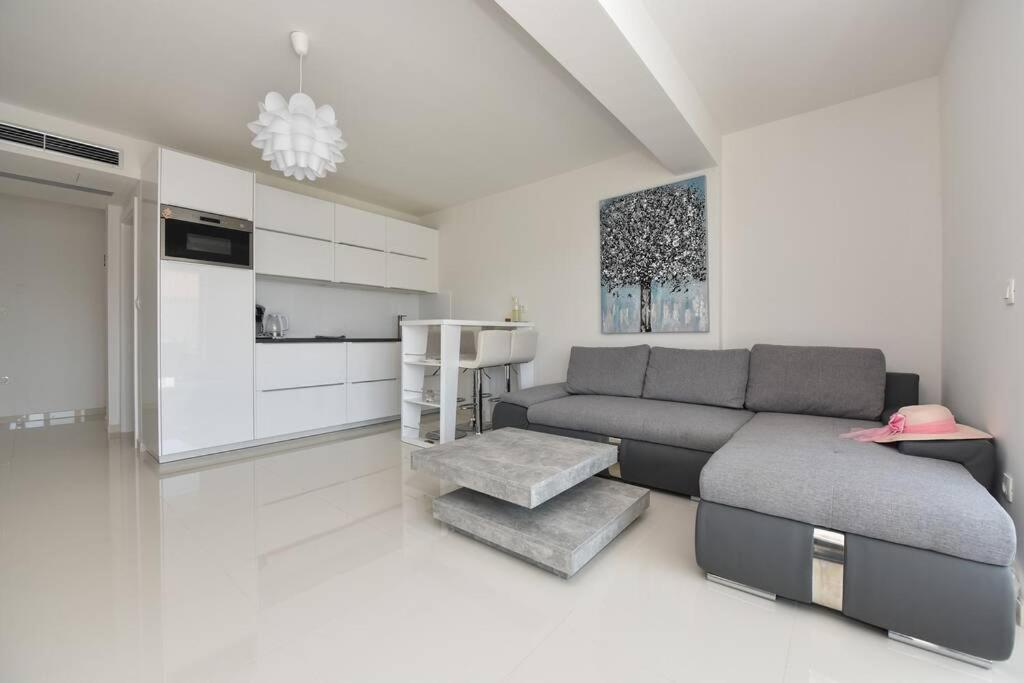 Bluebay Apartment