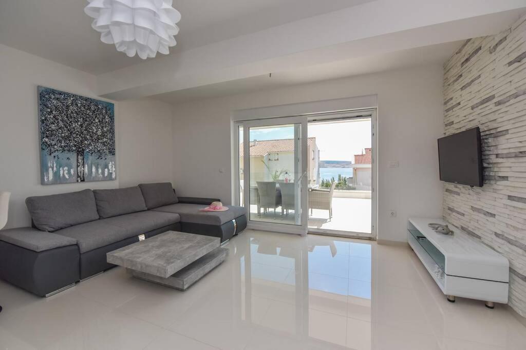 Bluebay Apartment *