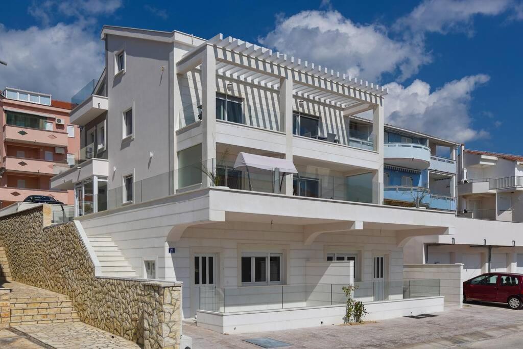 Bluebay Apartment *
